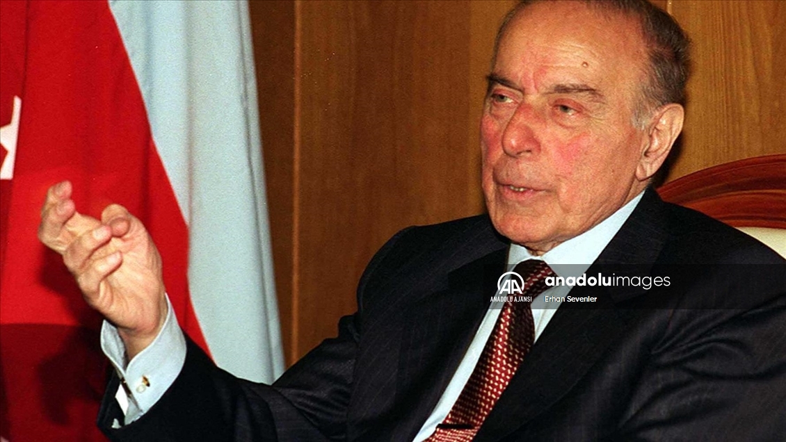 Azerbaycan'ın "Umummilli Lideri" Haydar Aliyev vefatının 18. yılında anılıyor