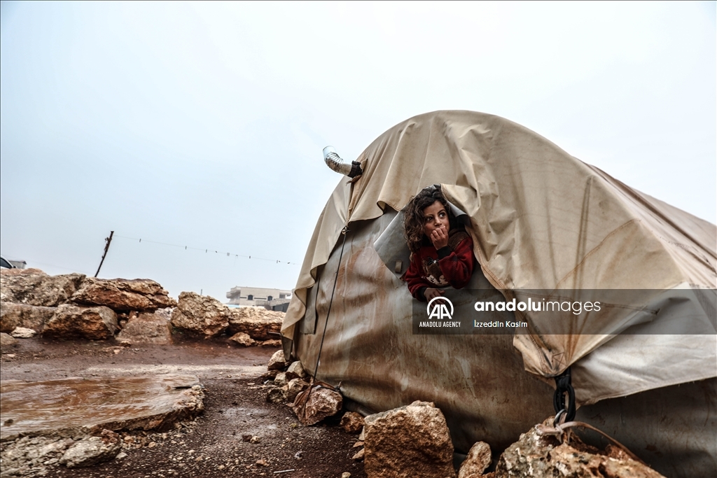 Idleb… Les pluies abondantes aggravent les souffrances des réfugiés dans les camps