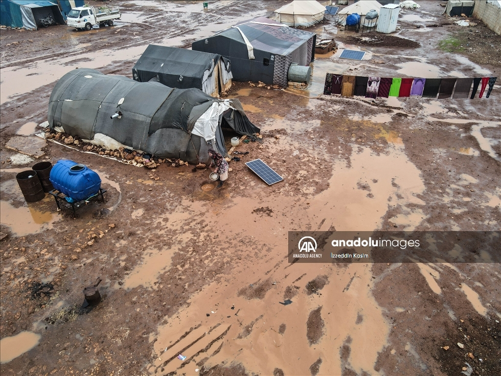 Idleb… Les pluies abondantes aggravent les souffrances des réfugiés dans les camps