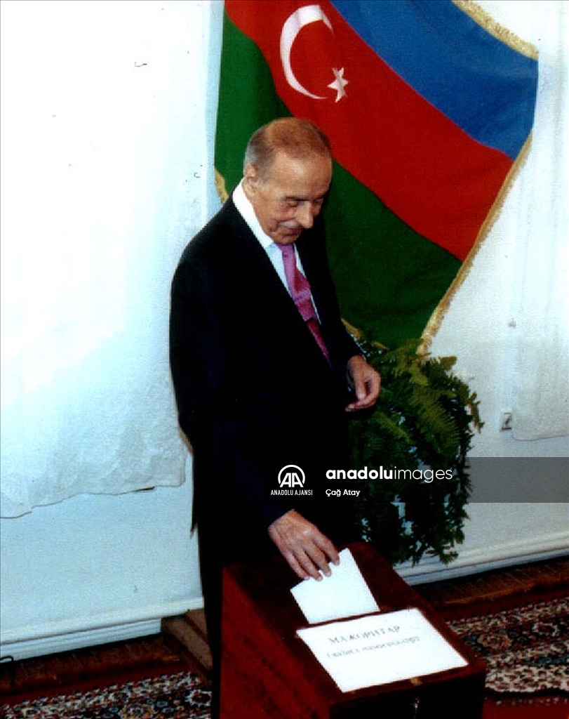 Azerbaycan'ın "Umummilli Lideri" Haydar Aliyev vefatının 18. yılında anılıyor