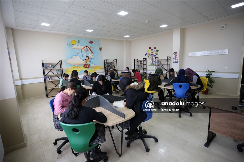 Muş'ta meslek lisesi öğrencileri 177 okula kütüphane yaptı