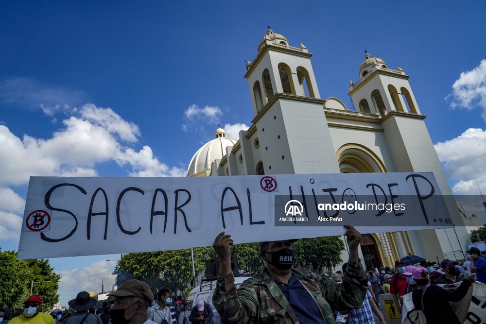 Salvadoreños protestan contra el Gobierno de Nayib Bukele