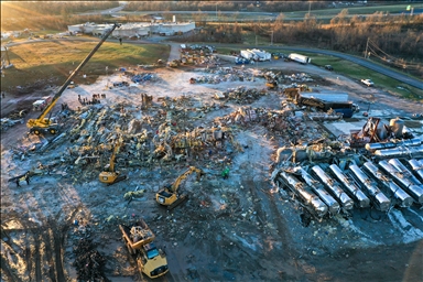 Operasi pencarian korban di pabrik lilin Kentucky pasca tornado melanda