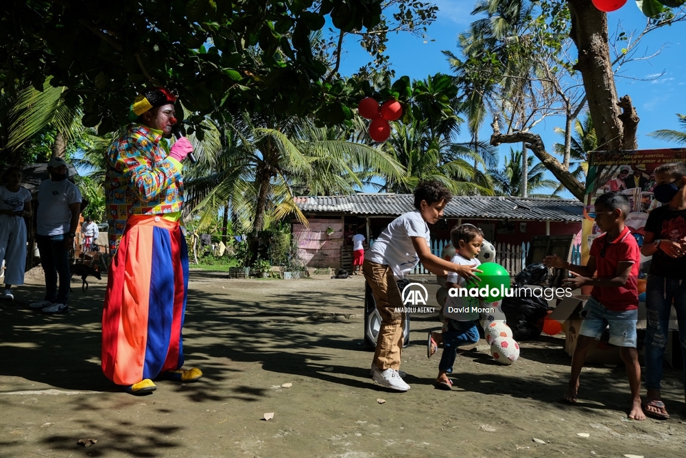 El trabajo de un payaso en Colombia que ayuda a los más débiles durante la pandemia