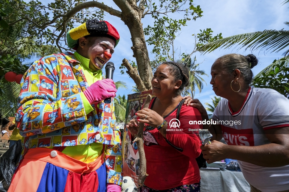 El trabajo de un payaso en Colombia que ayuda a los más débiles durante la pandemia
