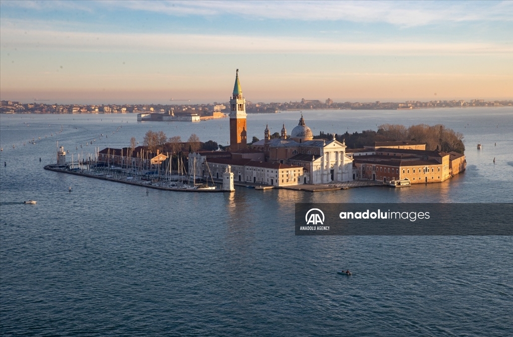 Venecia, la ciudad italiana que vive del turismo sobre el agua