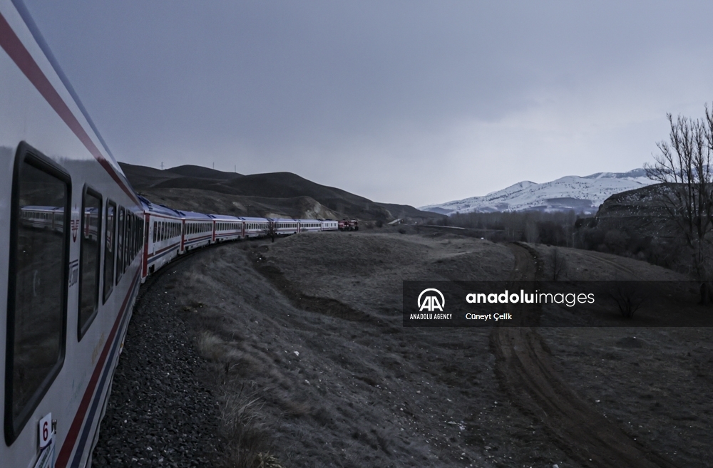 El tren turístico 'Expreso de Oriente' reactiva sus viajes de 25 horas entre Ankara y la histórica provincia de Kars