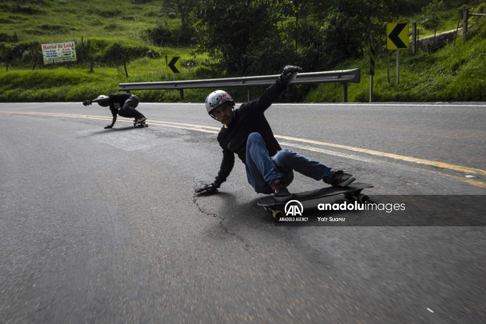 El longboard, un deporte extremo practicado por jóvenes universitarios en Colombia