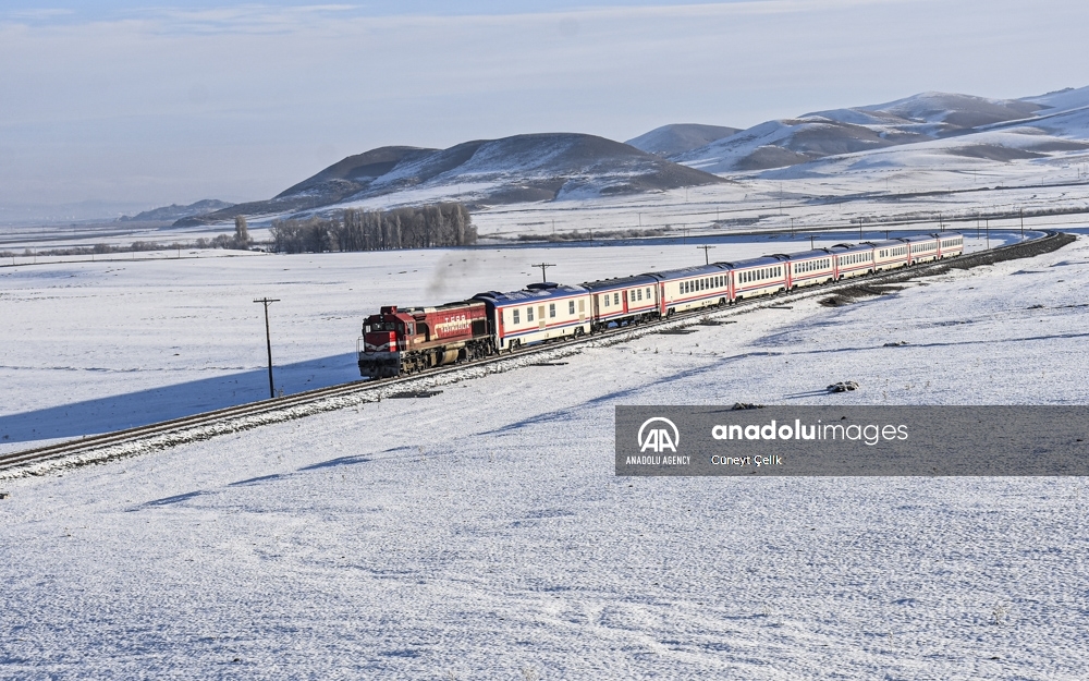 El tren turístico 'Expreso de Oriente' reactiva sus viajes de 25 horas entre Ankara y la histórica provincia de Kars