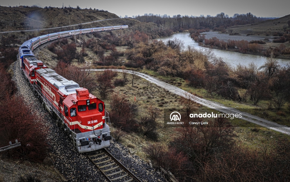 El tren turístico 'Expreso de Oriente' reactiva sus viajes de 25 horas entre Ankara y la histórica provincia de Kars