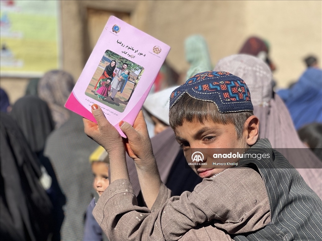 Afganistan'ın güneyindeki Kandahar vilayetinde sağlık seminerleri