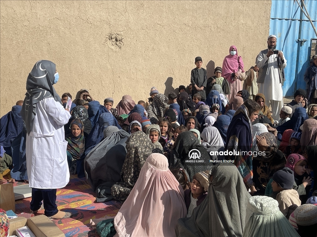 Afganistan'ın güneyindeki Kandahar vilayetinde sağlık seminerleri