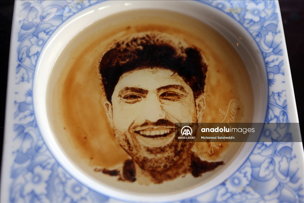 أحمد القرعان.. أردني يأخذه العشق لفن الرسم بالقهوة