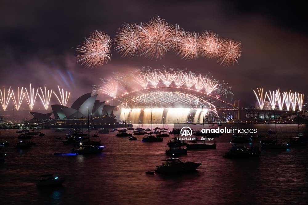 Así se vivió el ingreso de Sídney al 2022, con un espectáculo de fuegos artificiales sobre el puente del puerto de la ciudad en Australia