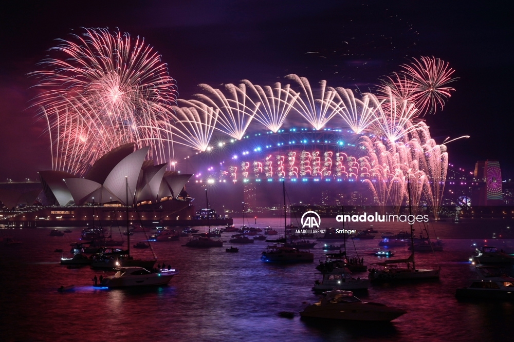 Así se vivió el ingreso de Sídney al 2022, con un espectáculo de fuegos artificiales sobre el puente del puerto de la ciudad en Australia