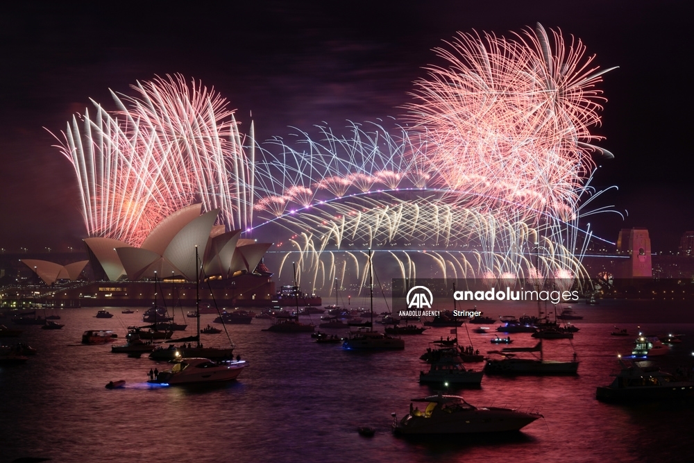 Así se vivió el ingreso de Sídney al 2022, con un espectáculo de fuegos artificiales sobre el puente del puerto de la ciudad en Australia