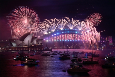 Así se vivió el ingreso de Sídney al 2022, con un espectáculo de fuegos artificiales sobre el puente del puerto de la ciudad en Australia