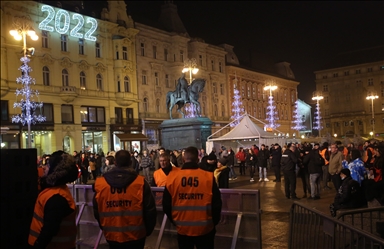 Zagreb: Zagrijavanje za doček Nove godine na Trgu bana Jelačića