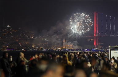 Turkey brings in New Year with fireworks, light shows, decorations