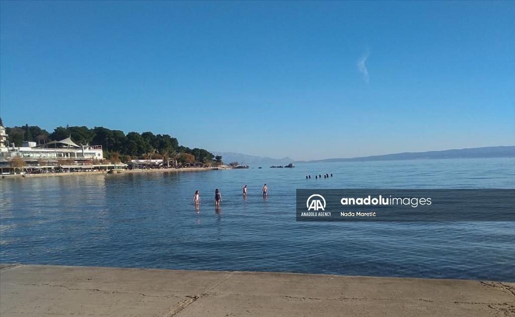 Hrvatska: Splićani i turisti kupaju se u Jadranskom moru