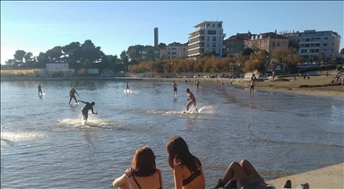 Hrvatska: Splićani i turisti kupaju se u Jadranskom moru