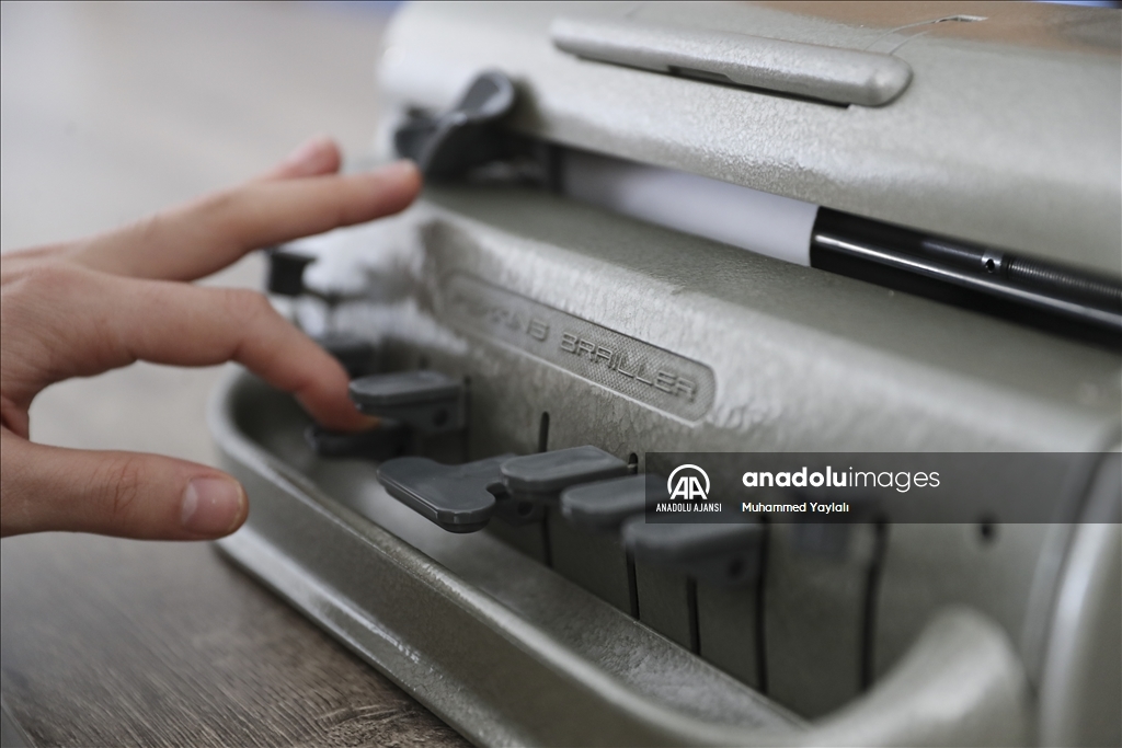 Görme engelli kişilerin hayatını kolaylaştıran Braille alfabesi