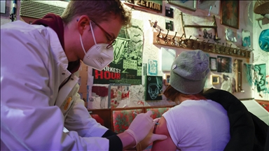 Berlin'de kapalı olan gece kulüpleri bir haftalığına aşı merkezine dönüştürüldü