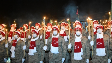 Kars'ta binlerce kişi "Sarıkamış şehitleri"ni anmak için meşaleyle yürüdü