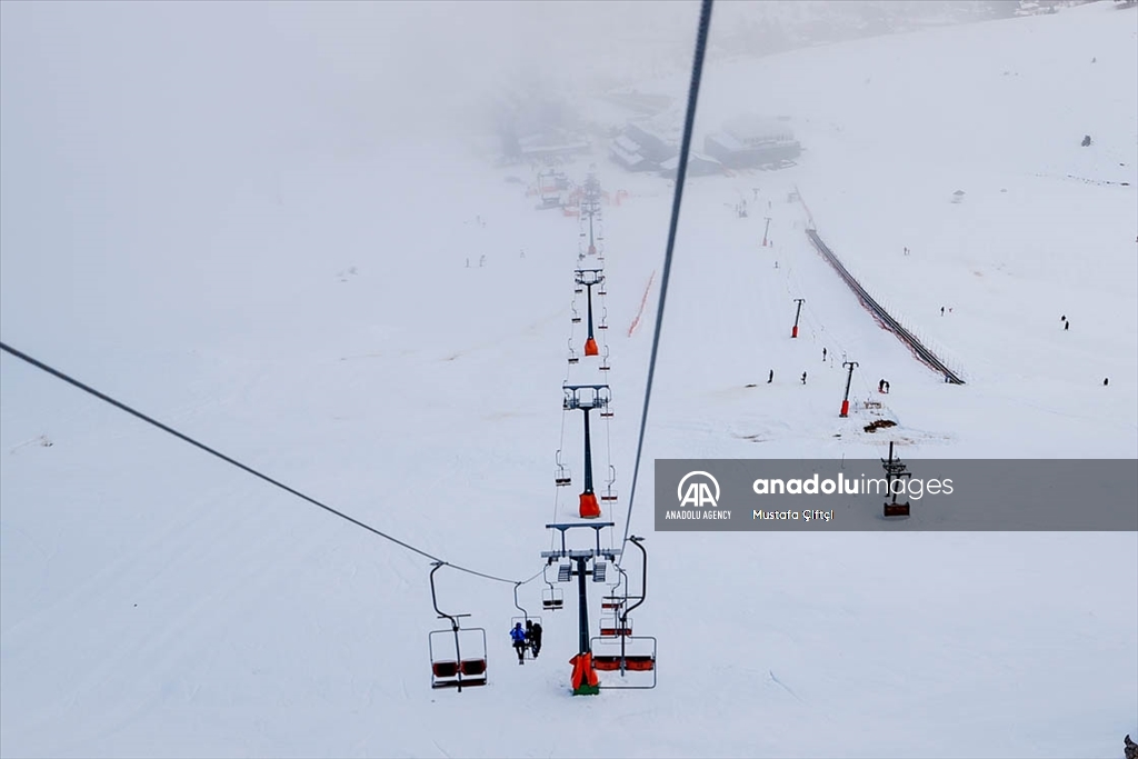 Ски-центарот во Анталија атракција за туристите: Капење во море и скијање на планина во ист ден