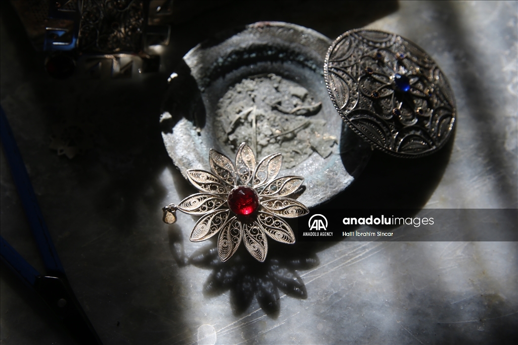 تركيا.. زخارف الكنائس والمساجد في ماردين تلهم هواة "التلكاري"