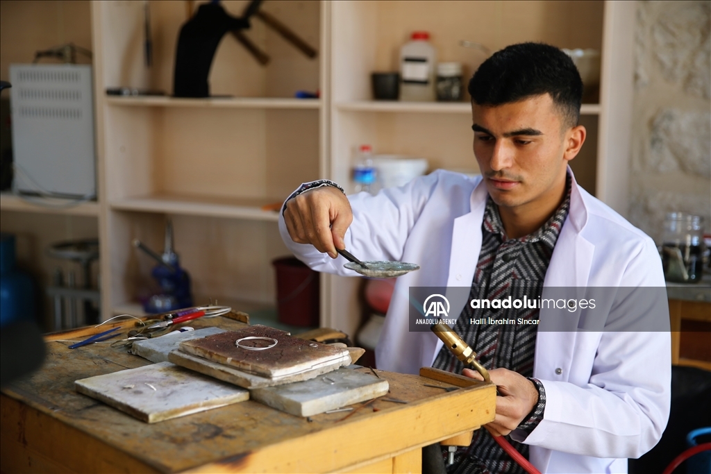 تركيا.. زخارف الكنائس والمساجد في ماردين تلهم هواة "التلكاري"