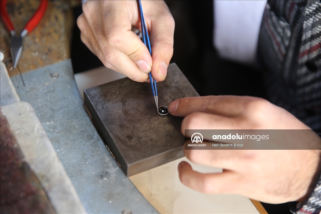 تركيا.. زخارف الكنائس والمساجد في ماردين تلهم هواة "التلكاري"