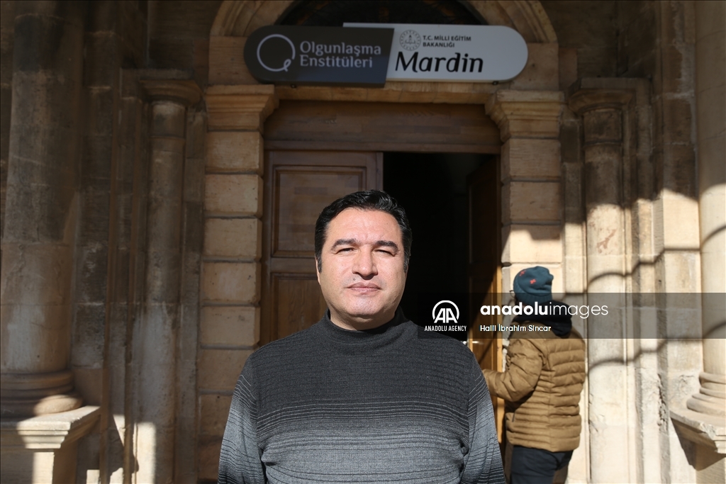 تركيا.. زخارف الكنائس والمساجد في ماردين تلهم هواة "التلكاري"