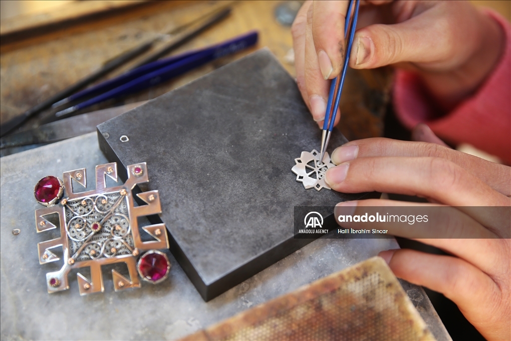 تركيا.. زخارف الكنائس والمساجد في ماردين تلهم هواة "التلكاري"