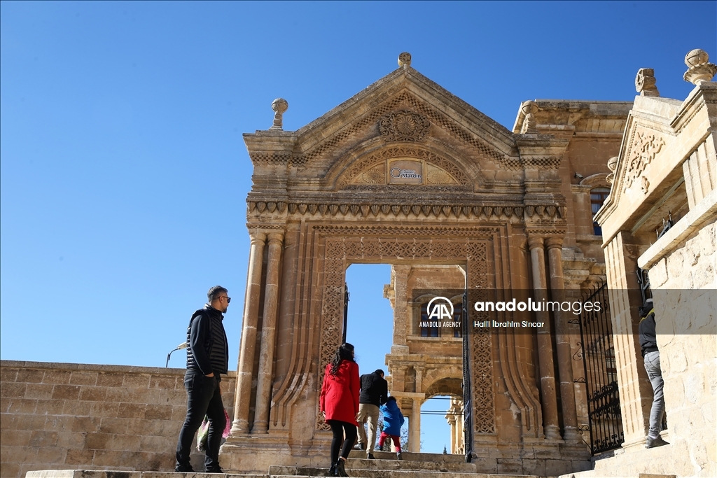 تركيا.. زخارف الكنائس والمساجد في ماردين تلهم هواة "التلكاري"