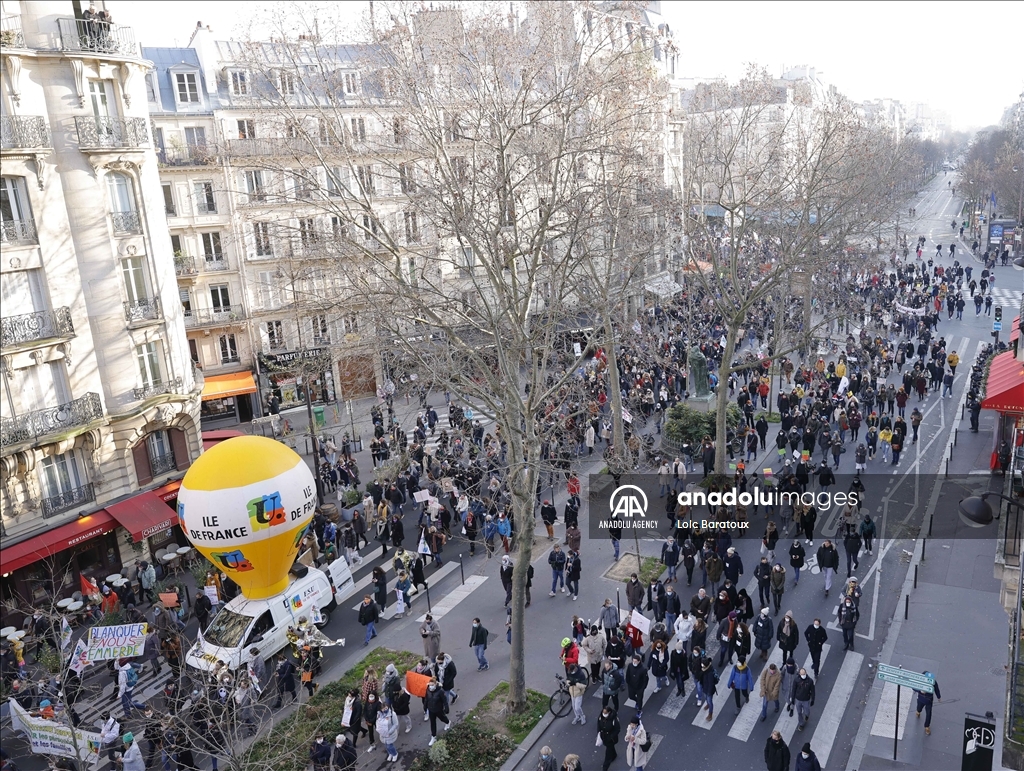 معلمو فرنسا يدخلون إضرابا عاما رفضا لإجراءات مكافحة كورونا