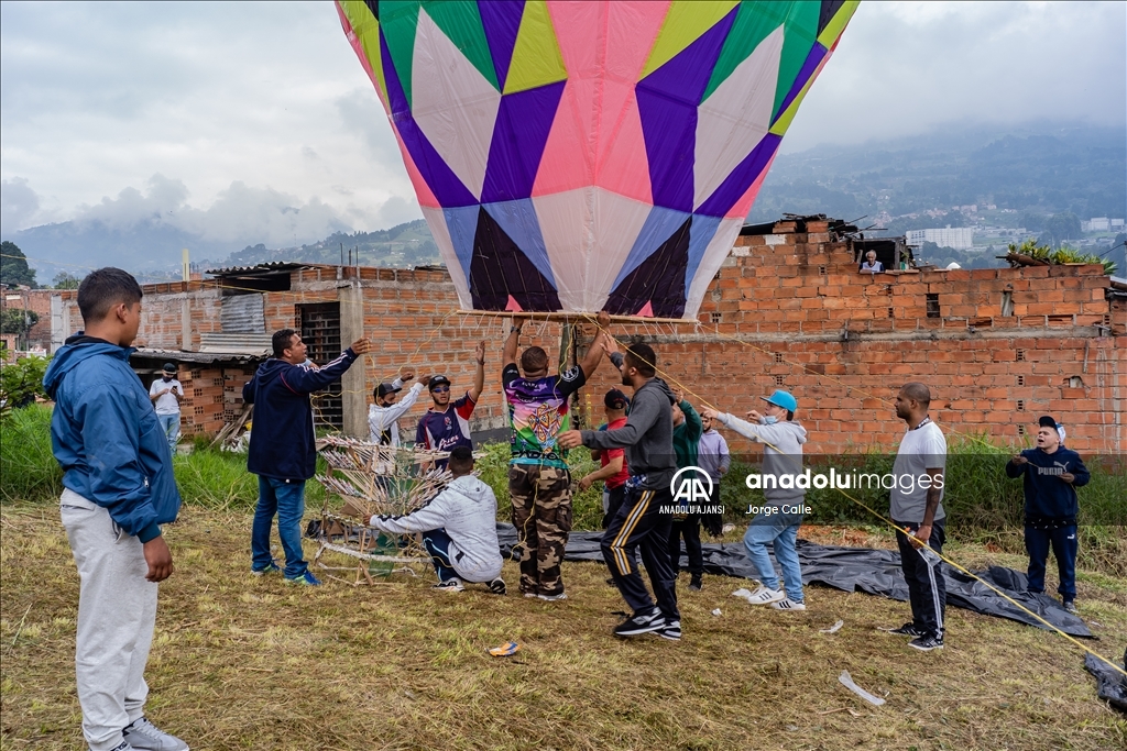 Kolombiya'da Sıcak Hava Balonu Festivali