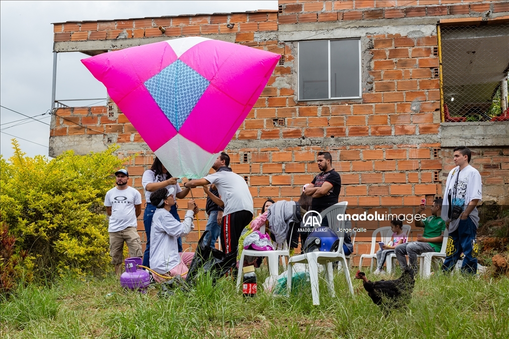 Kolombiya'da Sıcak Hava Balonu Festivali