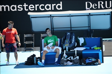 Djokovic berlatih di Melbourne meski urusan visa belum rampung