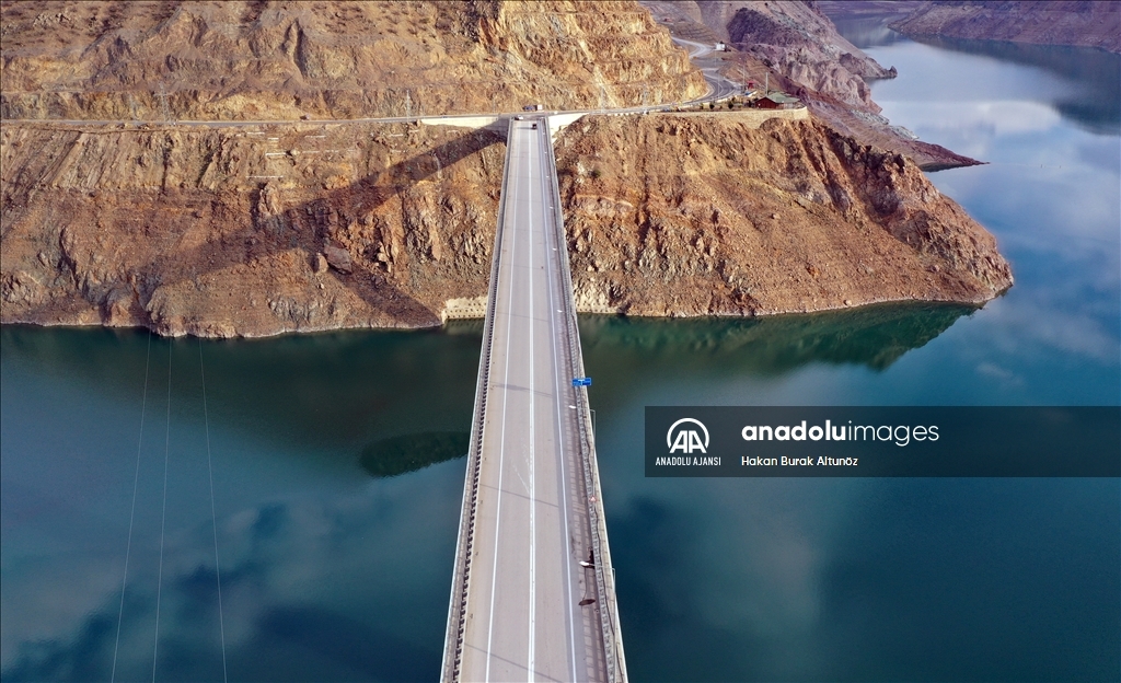 Artvin-Ardahan karayolundaki en yüksek köprüde yolculuk