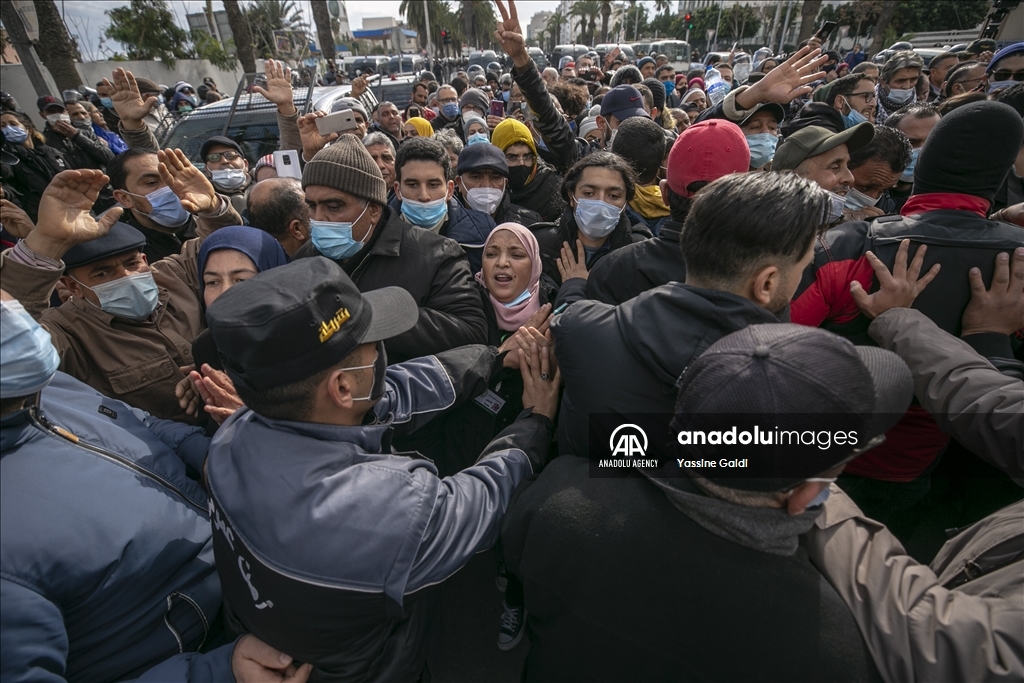 الأمن التونسي يمنع 3 أحزاب من التظاهر في شارع