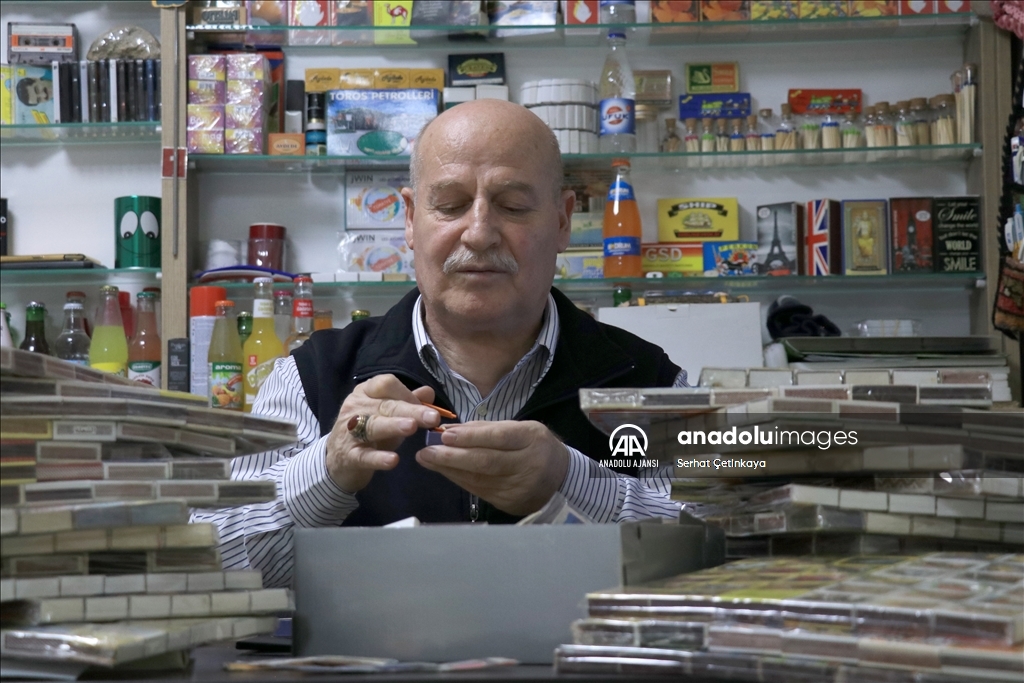 Kibrit kutusu koleksiyonuyla "ömür kumbarası"nda da anılar biriktirdi