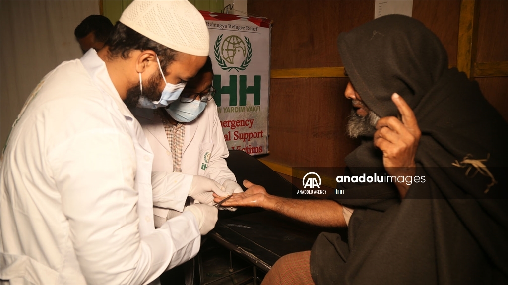 تركيا تقدم مساعدات عاجلة للروهنغيا بعد حريق مخيم ببنغلادش