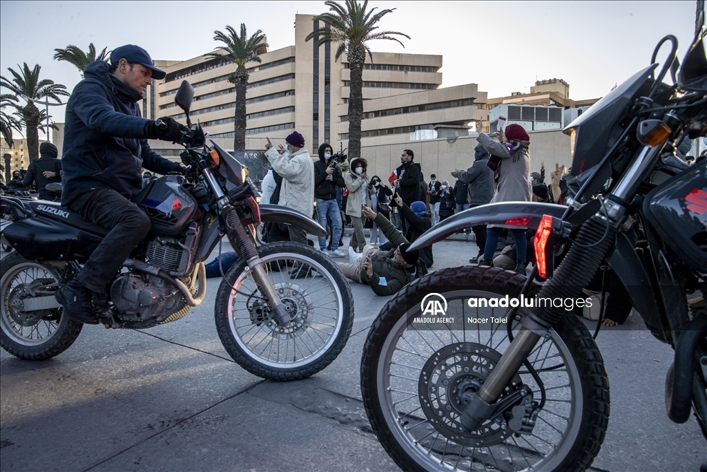 تونس.. الأمن يفرق مئات المتظاهرين الرافضين لإجراءات سعيّد