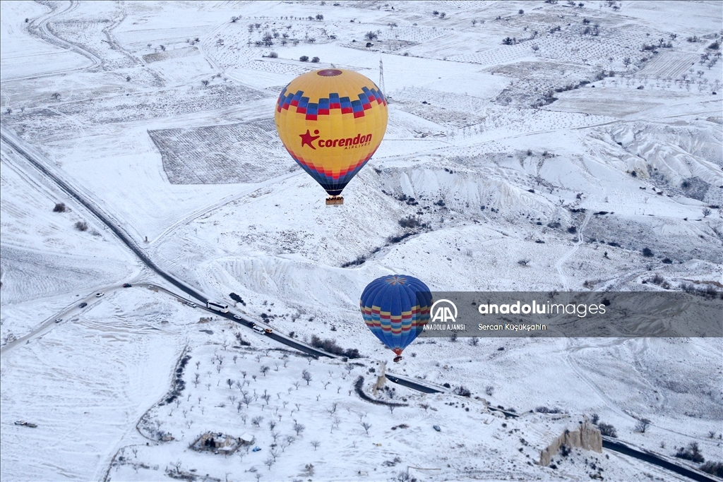 Kapadokya'da kar güzel görüntüler oluşturdu
