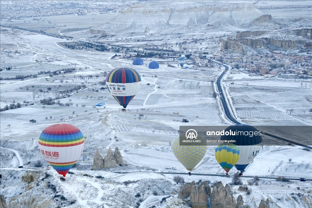 Kapadokya'da kar güzel görüntüler oluşturdu