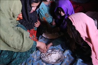 أفغانستان.. الفقر يجبر عائلات على بيع بناتها
