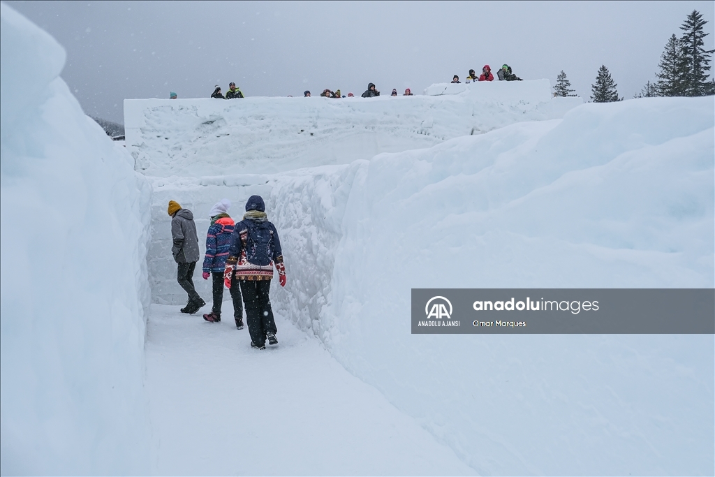 Polonya'da dünyanın en büyük kar labirenti ziyaretçilerini ağırlıyor