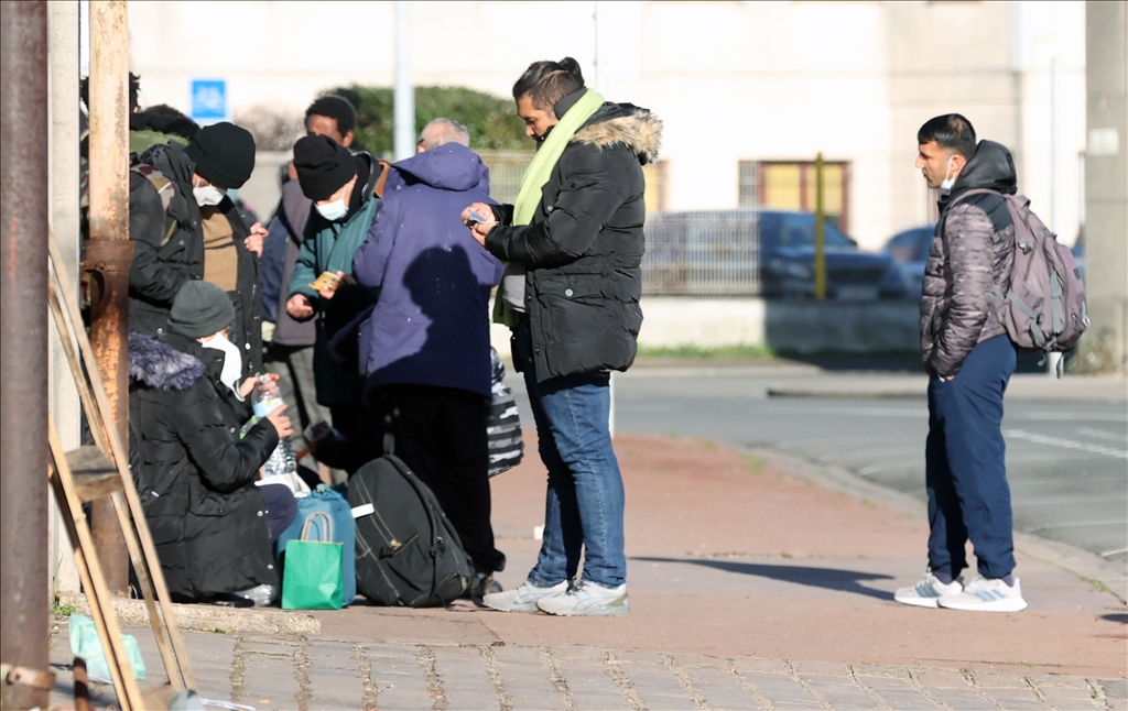 Irregular migrants struggle to survive during winter in Calais