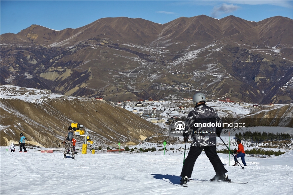 استقبال گردشگران از پیست اسکی «شاه داغ» در آذربایجان